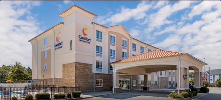 exterior view of comfort inn in tifton